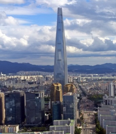 The Lotte World Tower can withstand winds with speed up to 80 m/s, and sustain almost disastrous earthquakes.